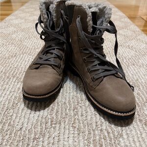 L.L. Bean Brown Women's Combat Boots with Fur Lining